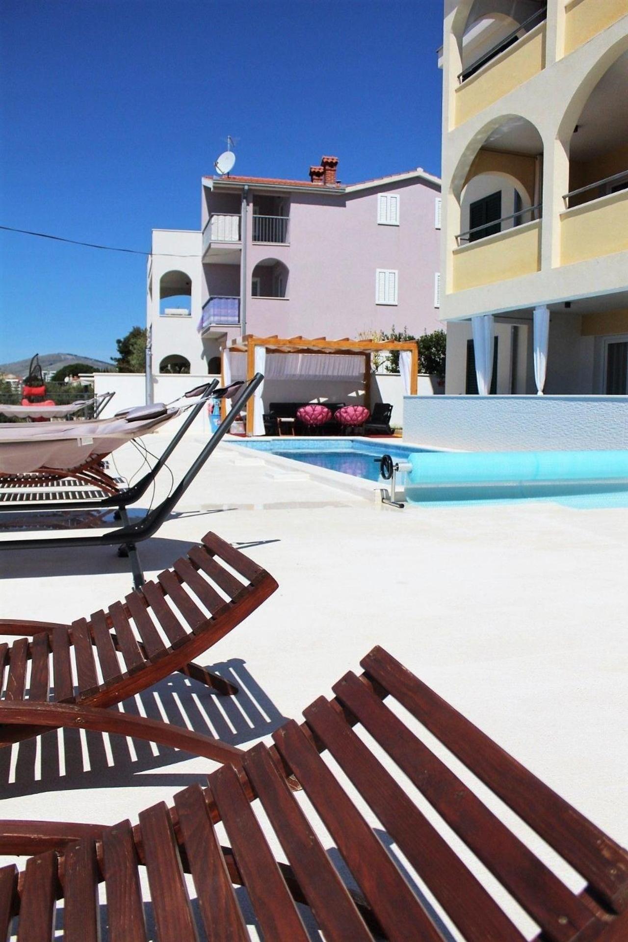 Helle Ferienwohnung Mit Sonnenbalkon Mit Meerblick Trogir Exterior photo